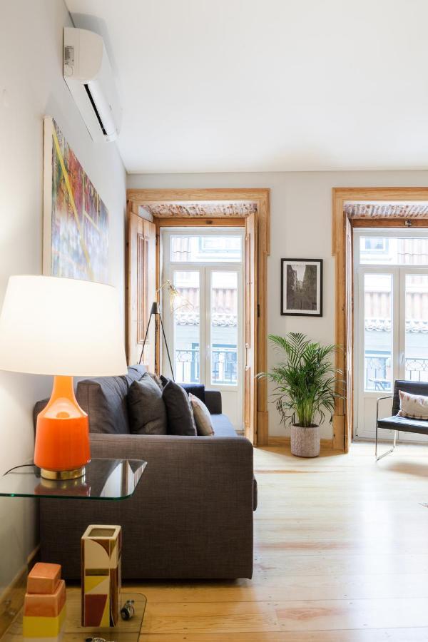 Charming Flat With Balconies Central Chiado District 2 Bedrooms & Ac 19Th Century Building Lisboa Dış mekan fotoğraf