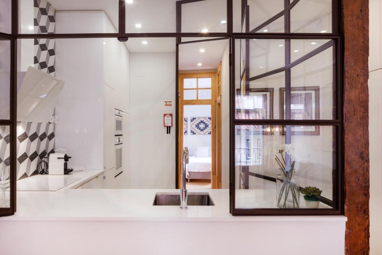 Charming Flat With Balconies Central Chiado District 2 Bedrooms & Ac 19Th Century Building Lisboa Dış mekan fotoğraf