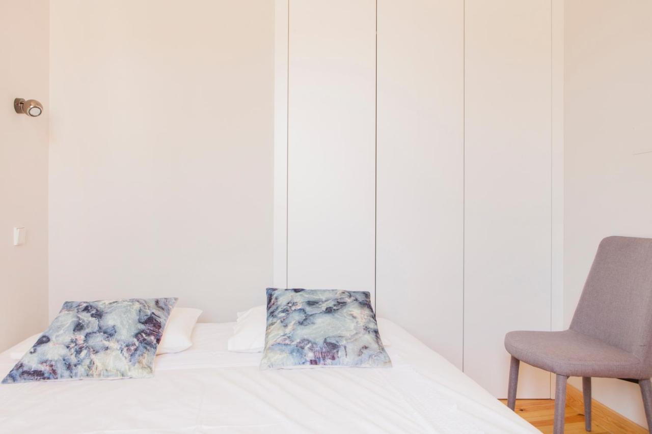 Charming Flat With Balconies Central Chiado District 2 Bedrooms & Ac 19Th Century Building Lisboa Dış mekan fotoğraf
