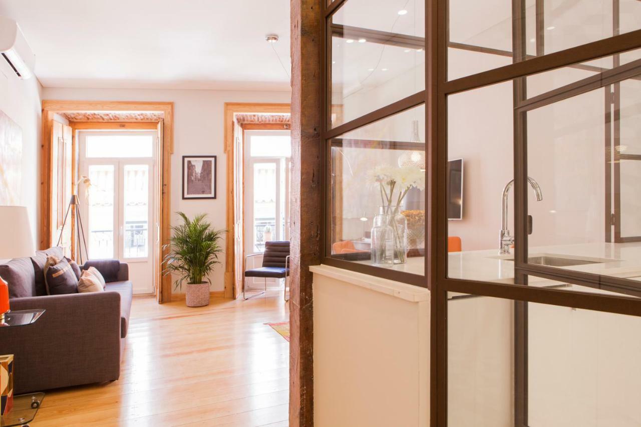 Charming Flat With Balconies Central Chiado District 2 Bedrooms & Ac 19Th Century Building Lisboa Dış mekan fotoğraf