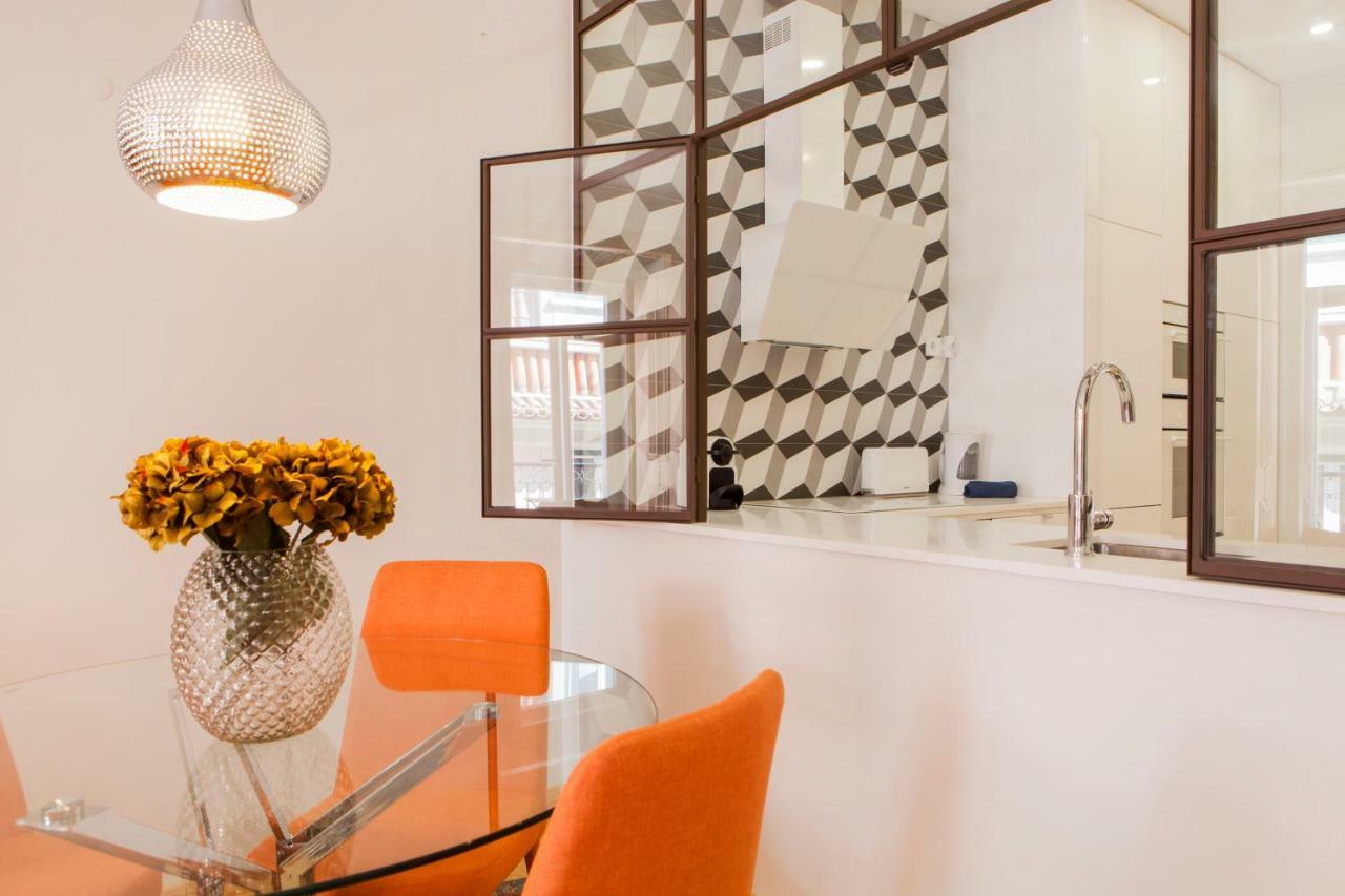 Charming Flat With Balconies Central Chiado District 2 Bedrooms & Ac 19Th Century Building Lisboa Dış mekan fotoğraf