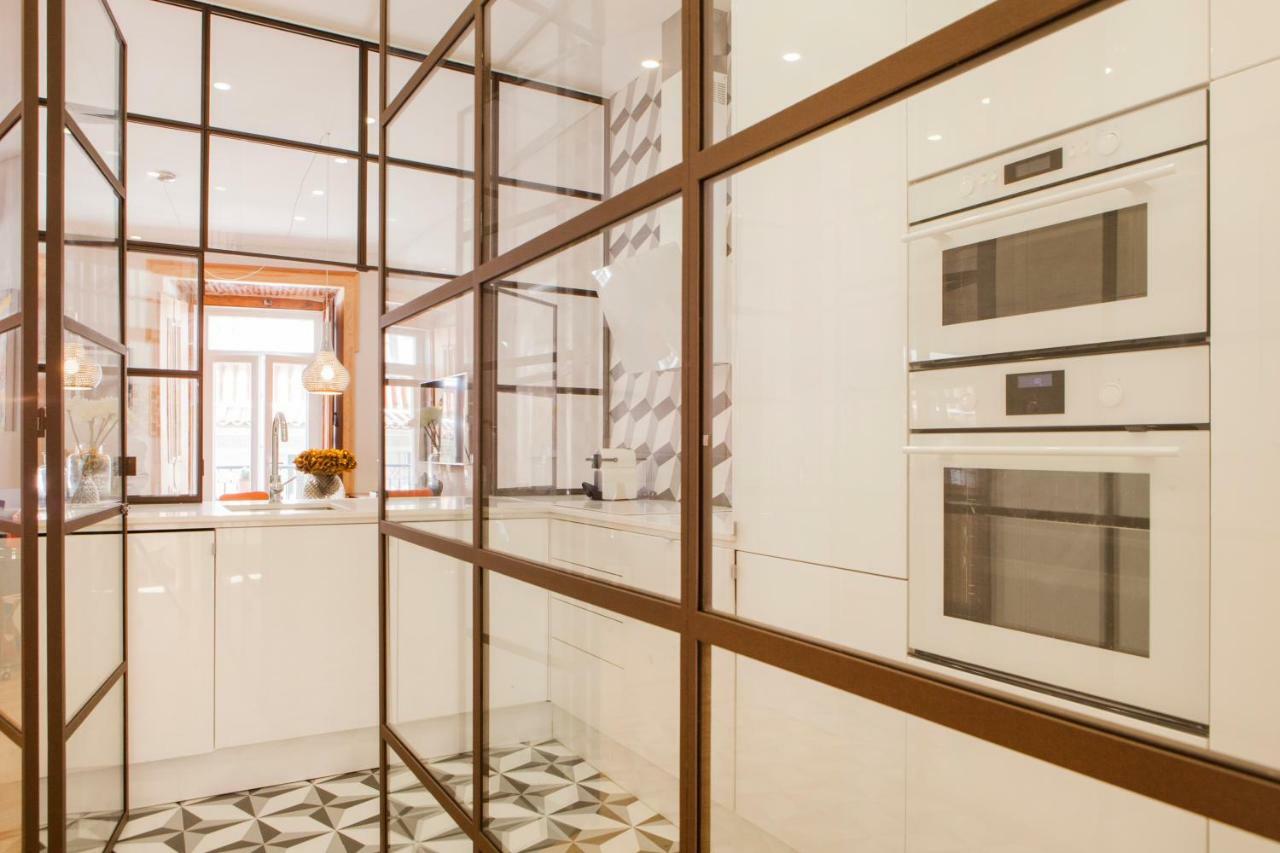 Charming Flat With Balconies Central Chiado District 2 Bedrooms & Ac 19Th Century Building Lisboa Dış mekan fotoğraf