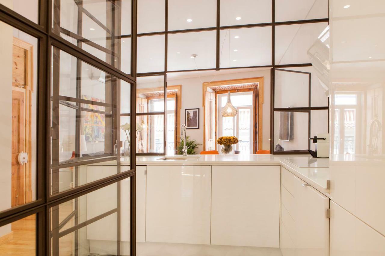 Charming Flat With Balconies Central Chiado District 2 Bedrooms & Ac 19Th Century Building Lisboa Dış mekan fotoğraf